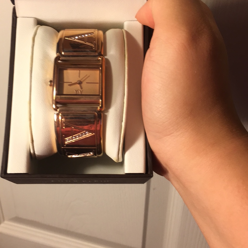 Watch - Picture 2 of 2